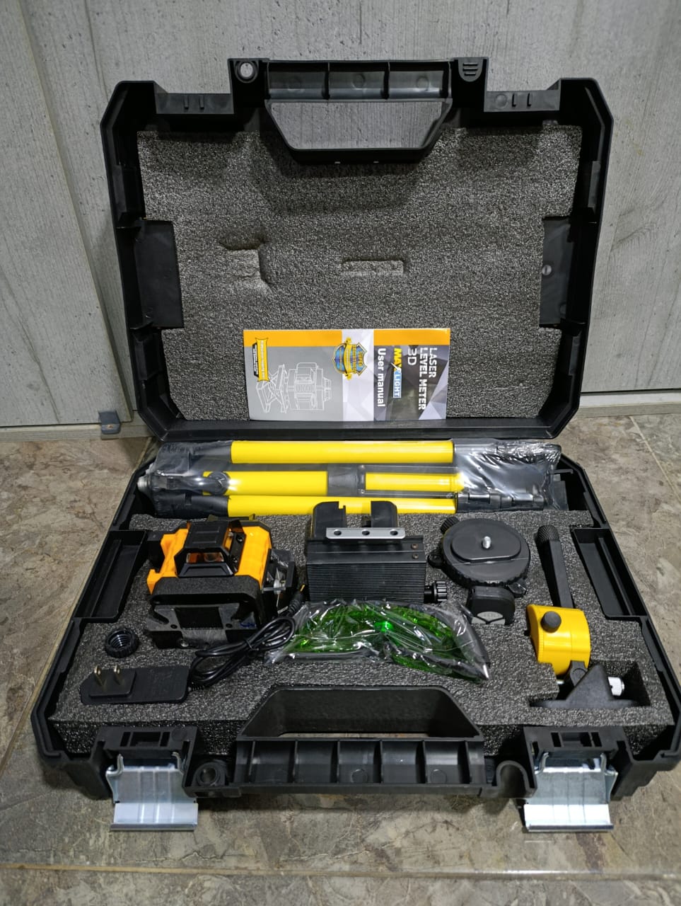 NIVEL LÁSER VERDE 4D – 16 LÍNEAS CON TRÍPODE